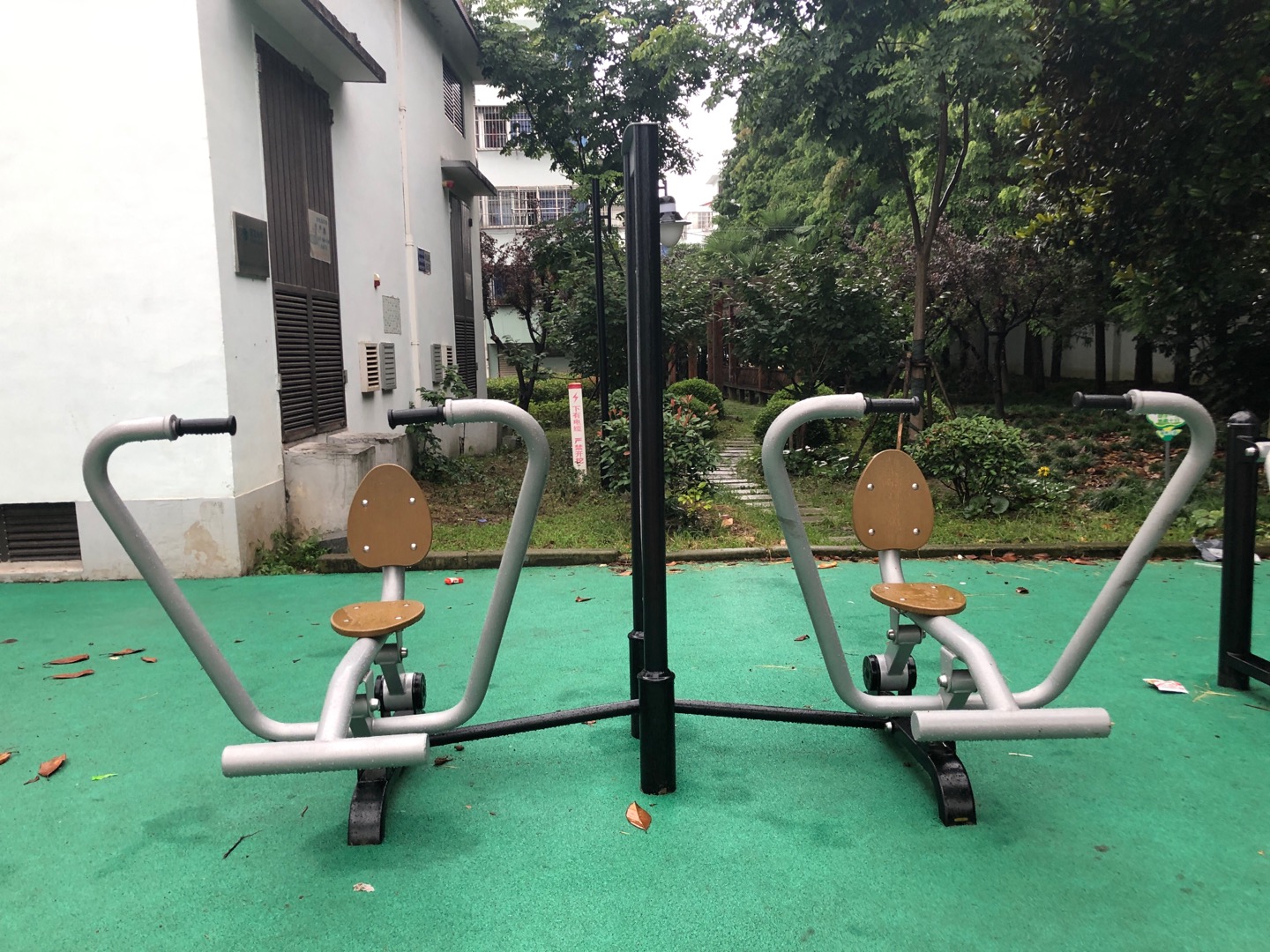 自重式劃船訓(xùn)練器