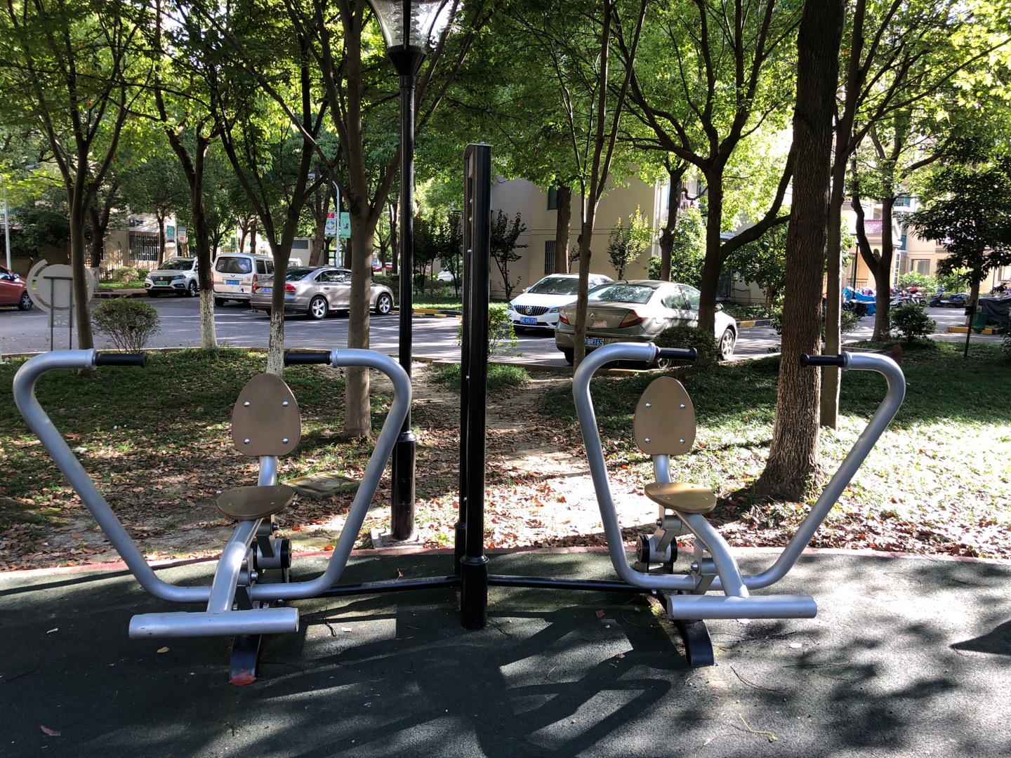 自重式劃船訓練器