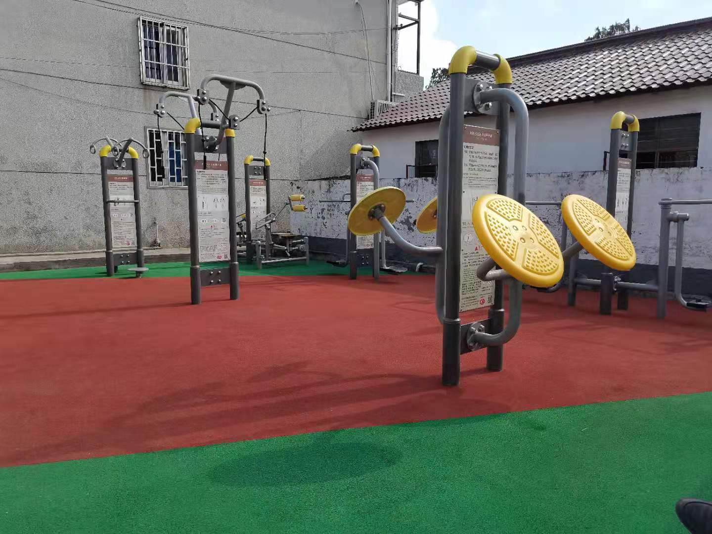 奉城鎮(zhèn)東門村市民益智健身苑點