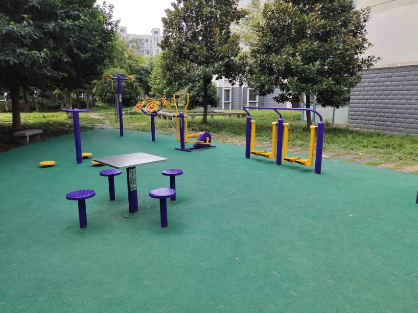 宜達(dá)小區(qū)健身點(diǎn)1
