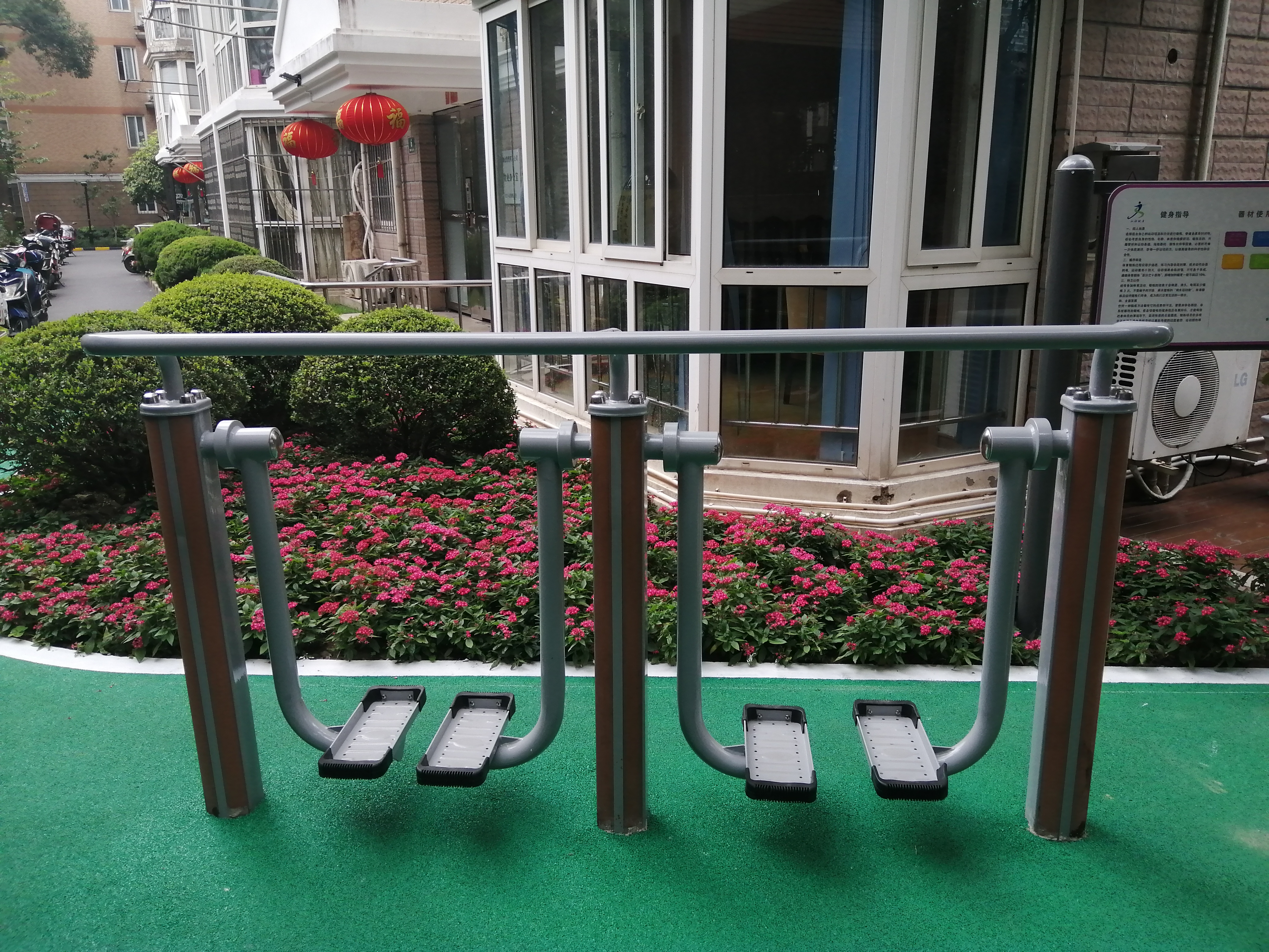 雙位太空漫步機