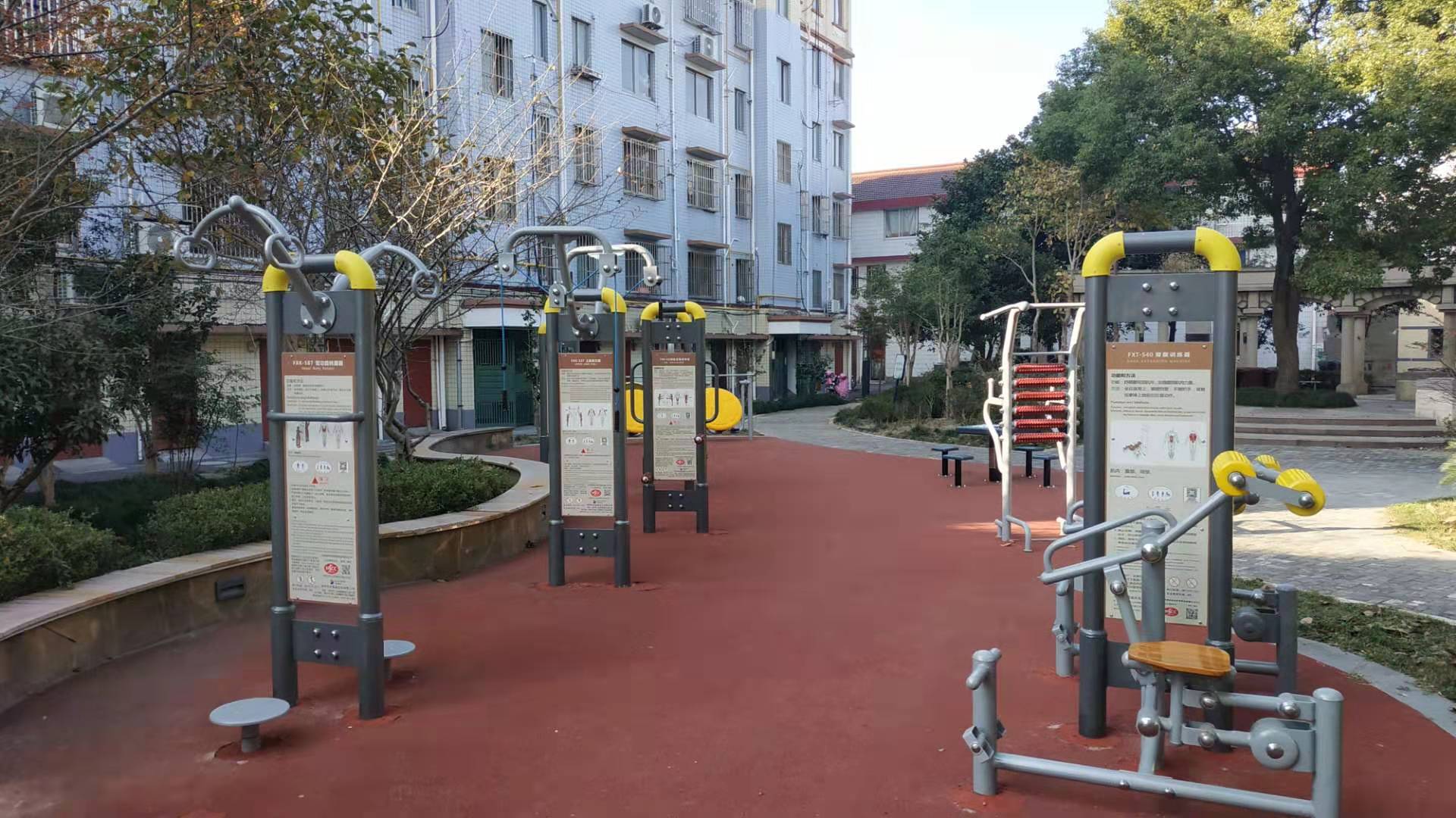 四團鎮天鵬居委白玉蘭廣場市民益智健身苑點