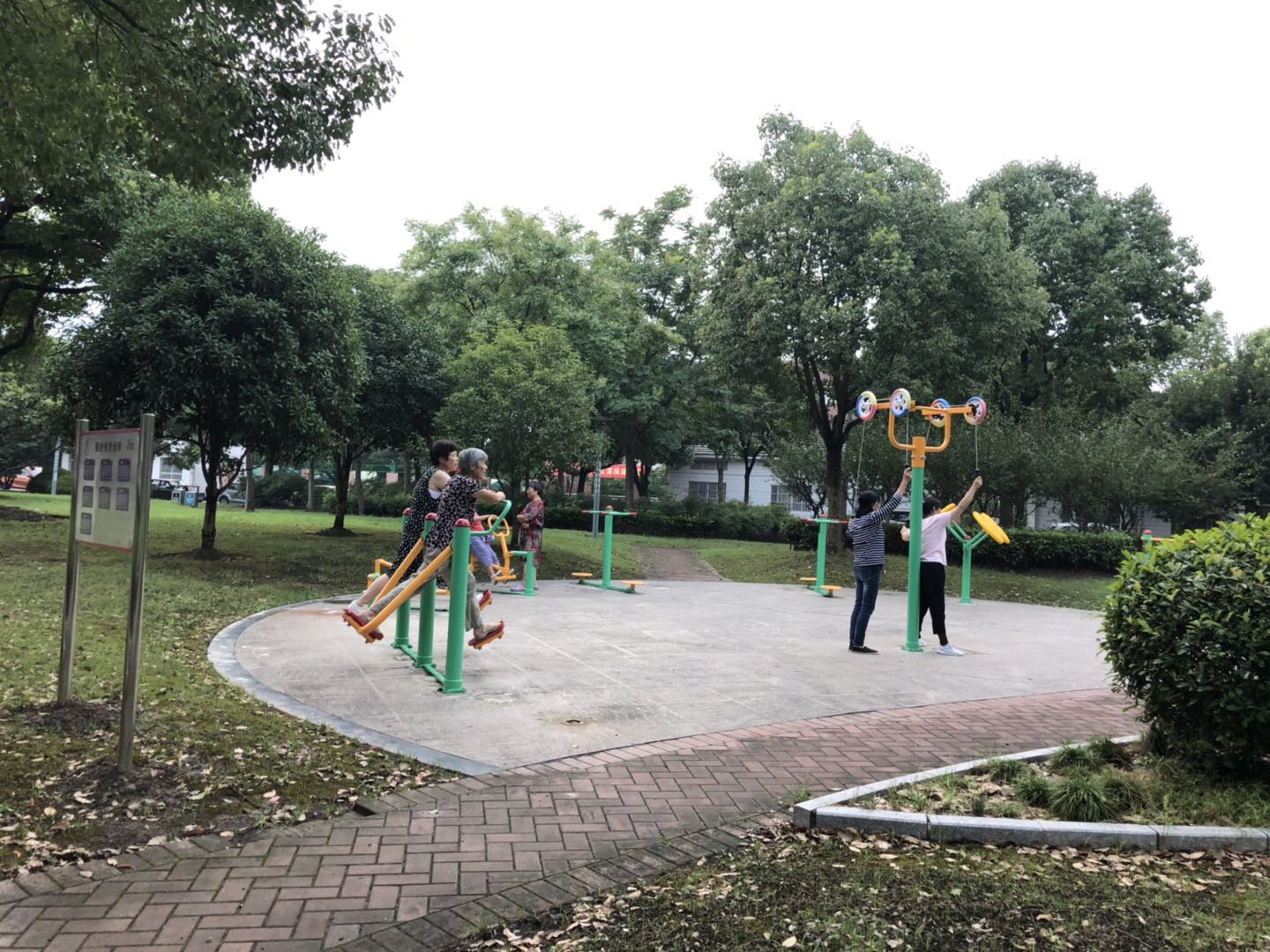 敬南居委D健身苑點