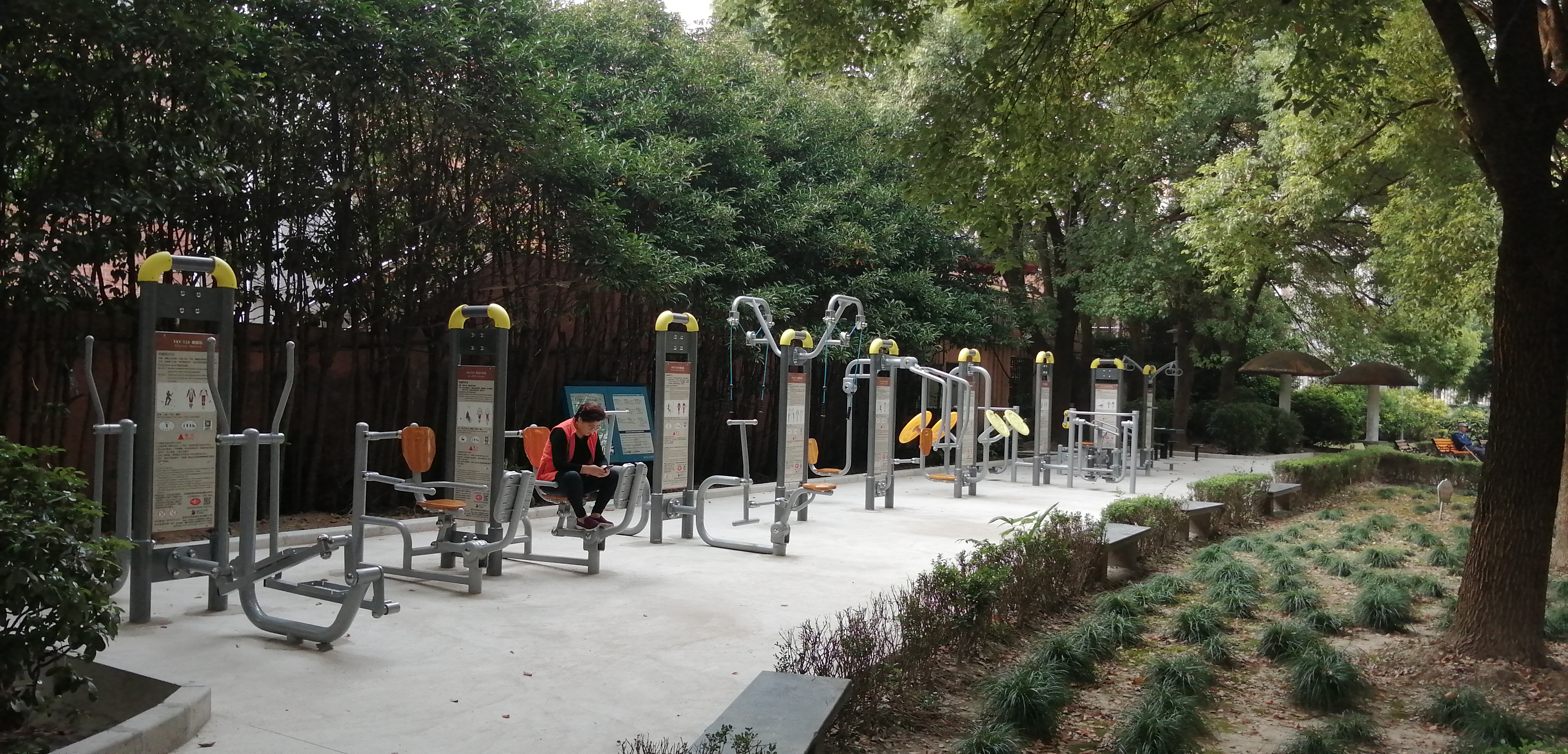 靜安區彭浦新村街道保德路921弄居委健身點（共和新路4470弄）