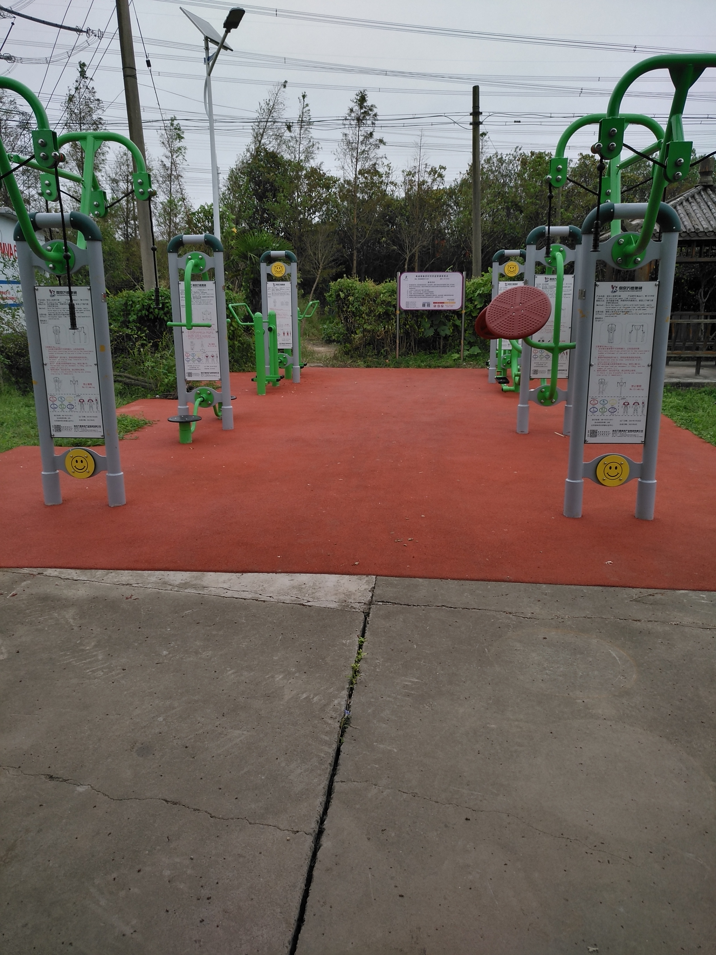 奉城鎮洪廟錦華苑D區市民益智健身苑點