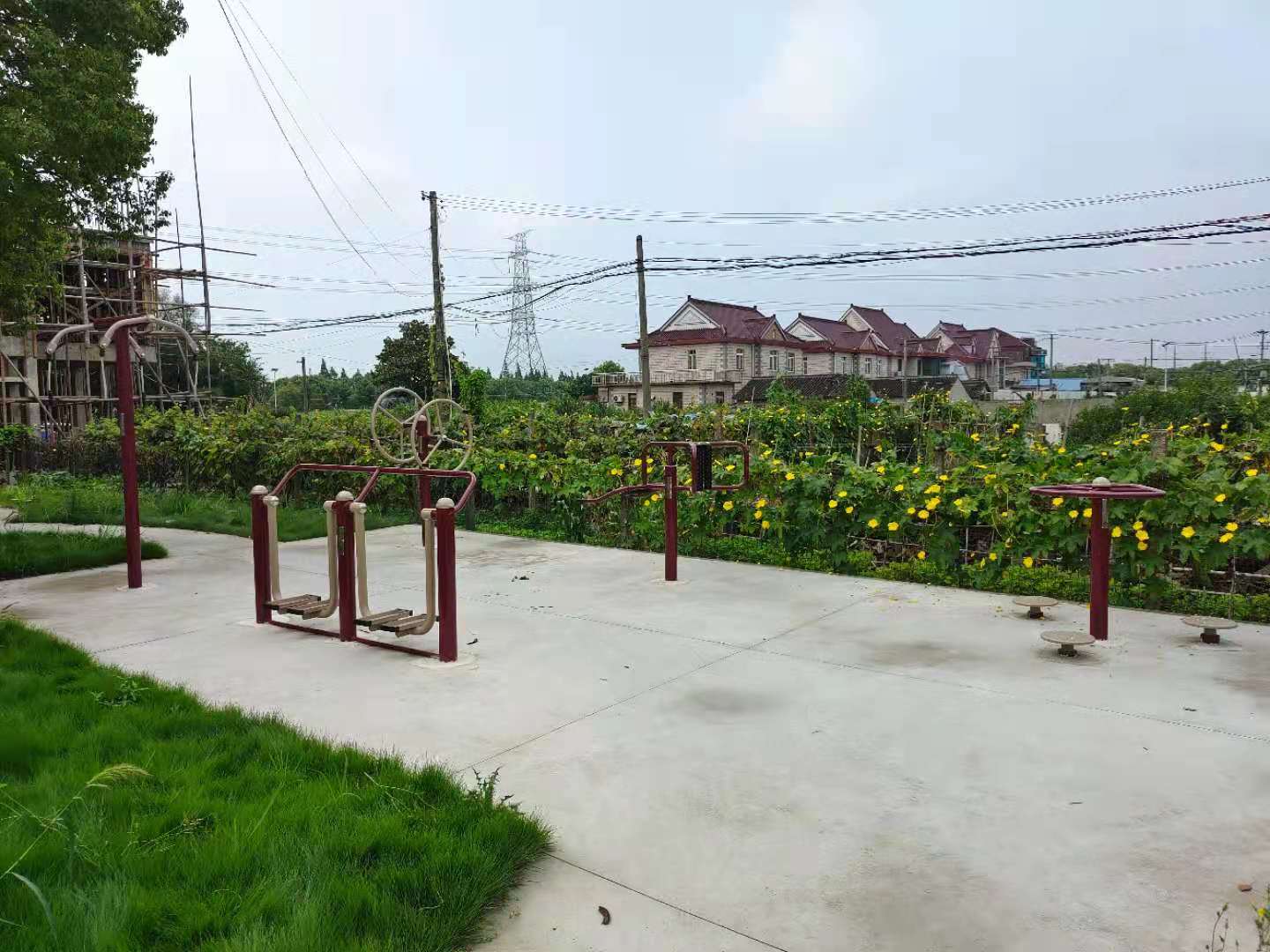 華亭鎮(zhèn)塔橋村張店1隊健身點