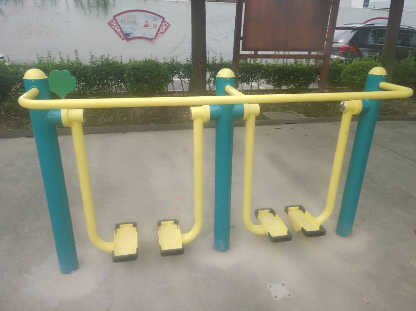 雙位太空漫步機