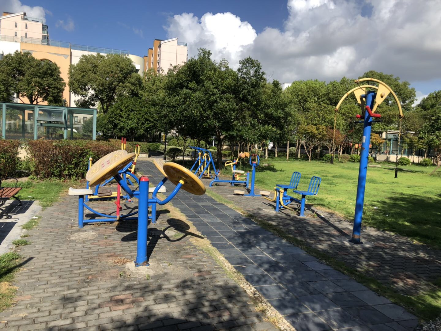 飛碟苑居委B健身苑點