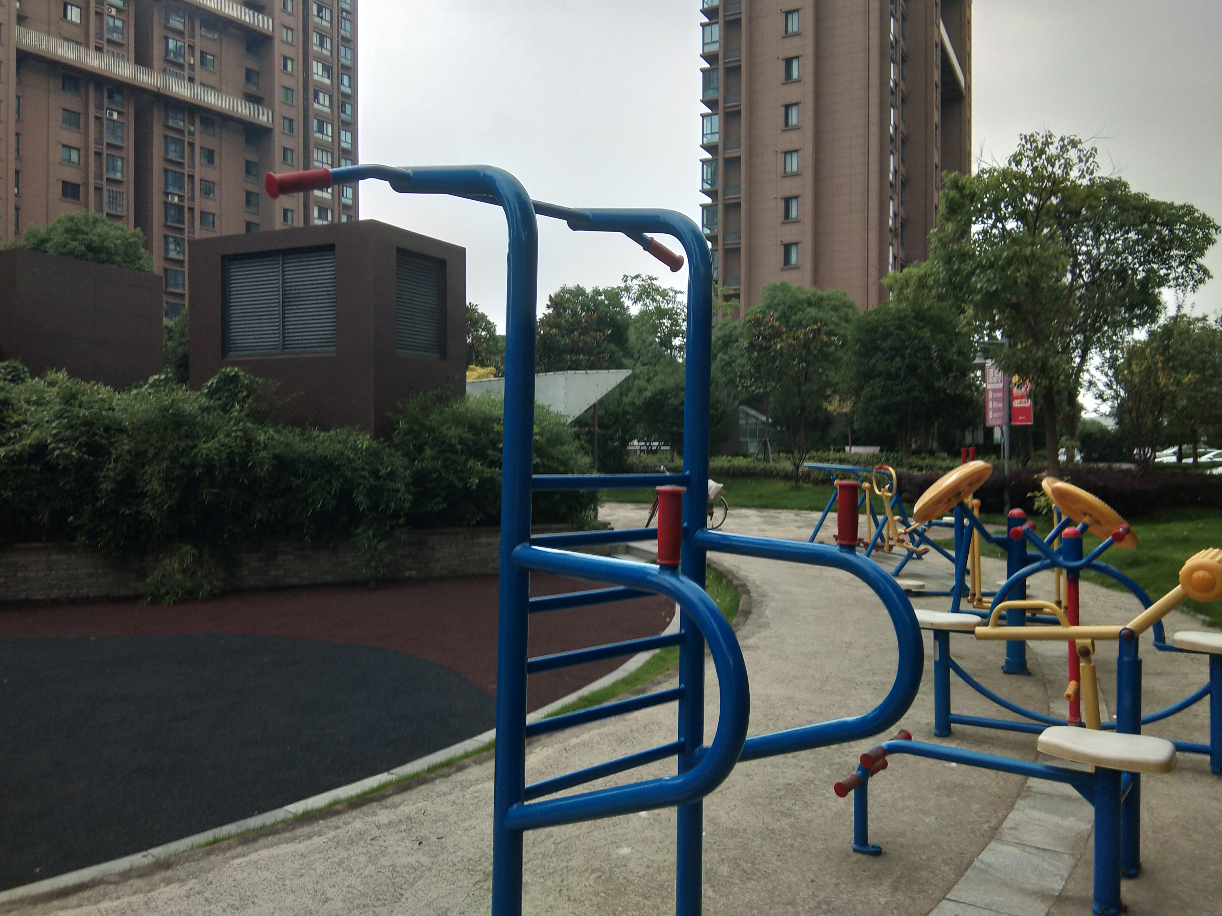 多功能訓練器 多功能訓練器