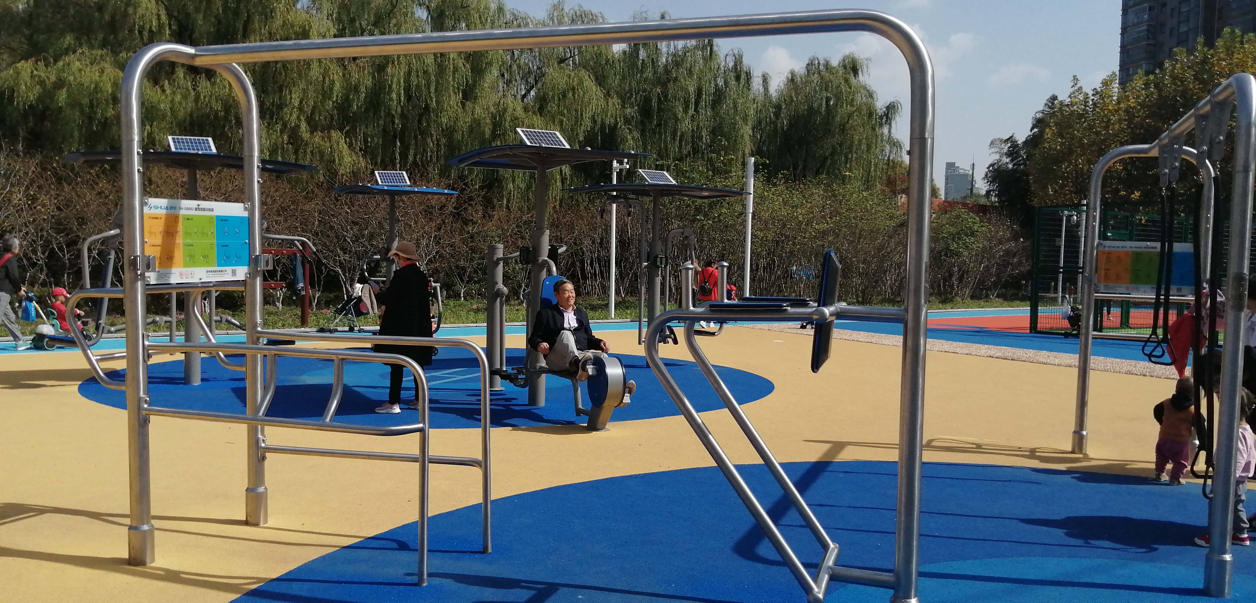 互動式坐蹬推拉訓練器