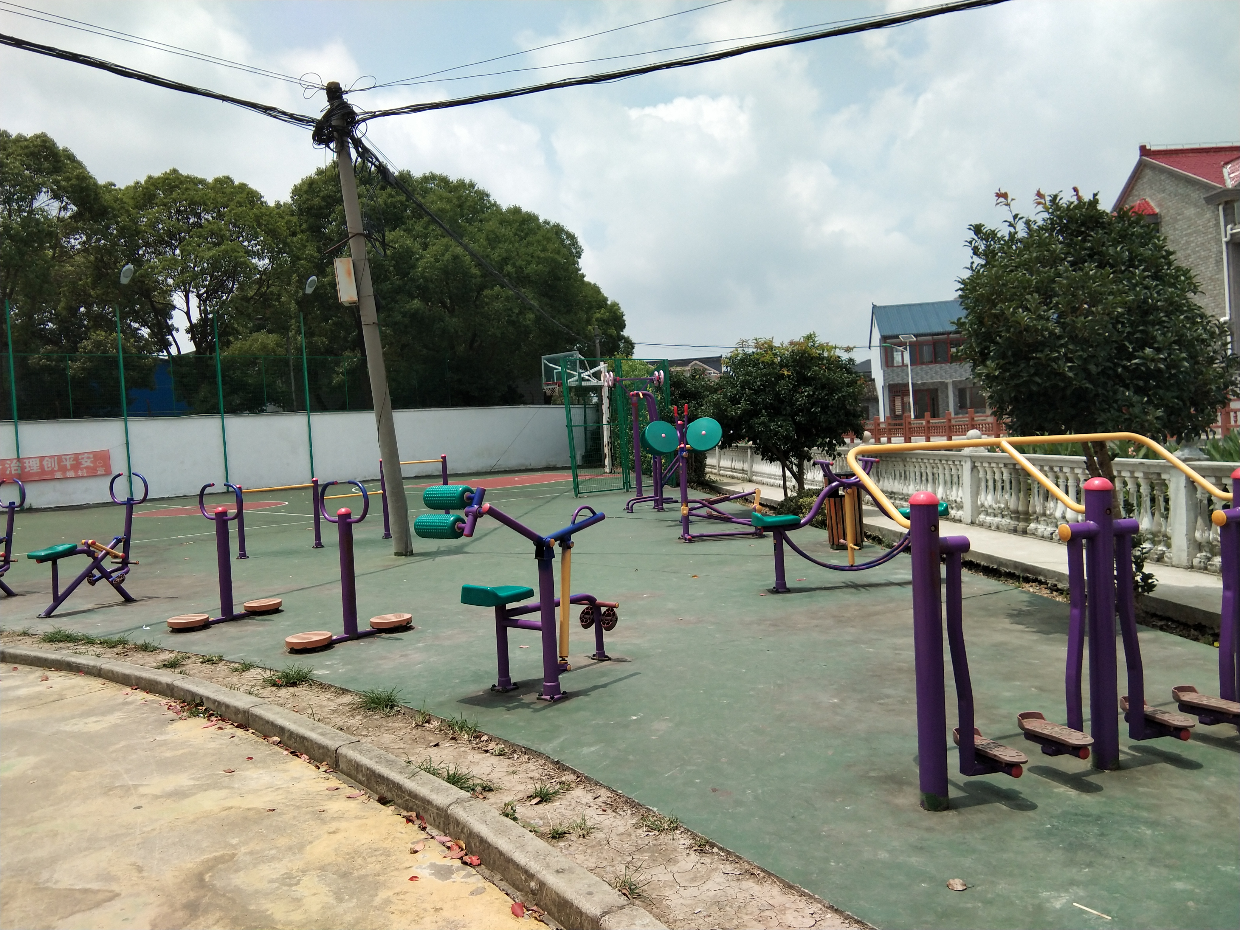 奉城鎮(zhèn)高橋村法治廣場(chǎng)市民益智健身苑點(diǎn)