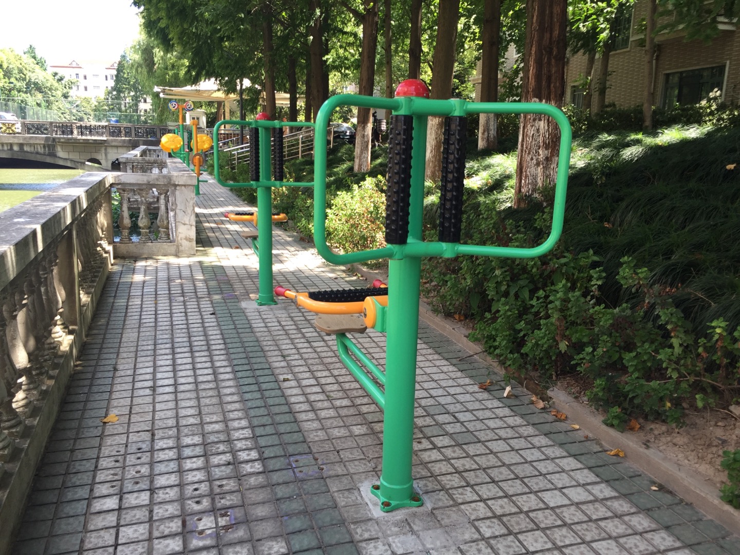 坐式腰背按摩器 坐式腰背按摩器