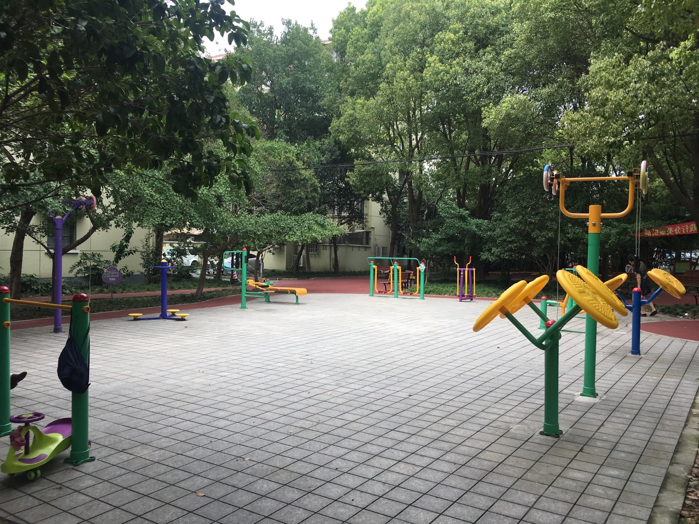 龍柏二村居委健身苑點A