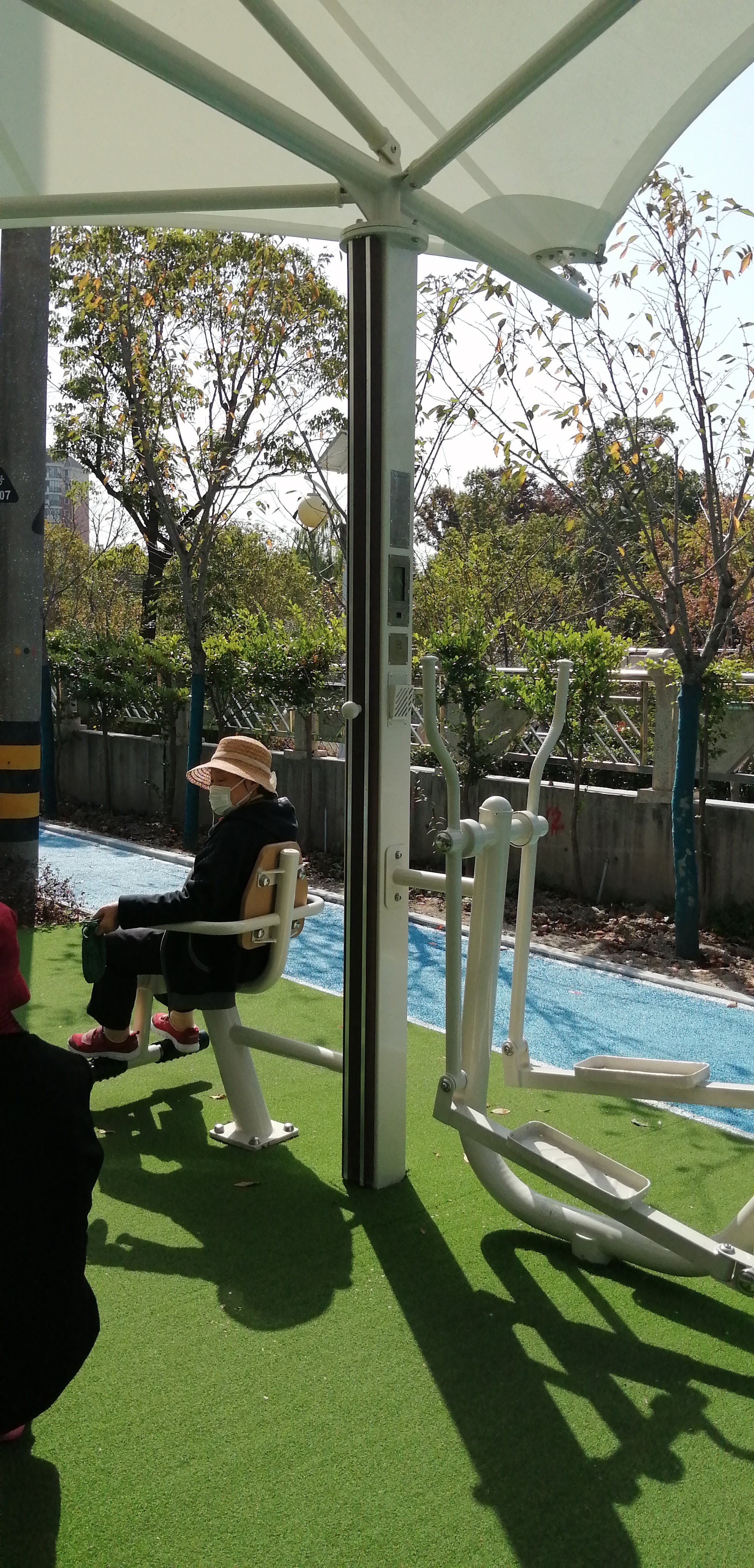 互動式坐蹬推拉訓練器