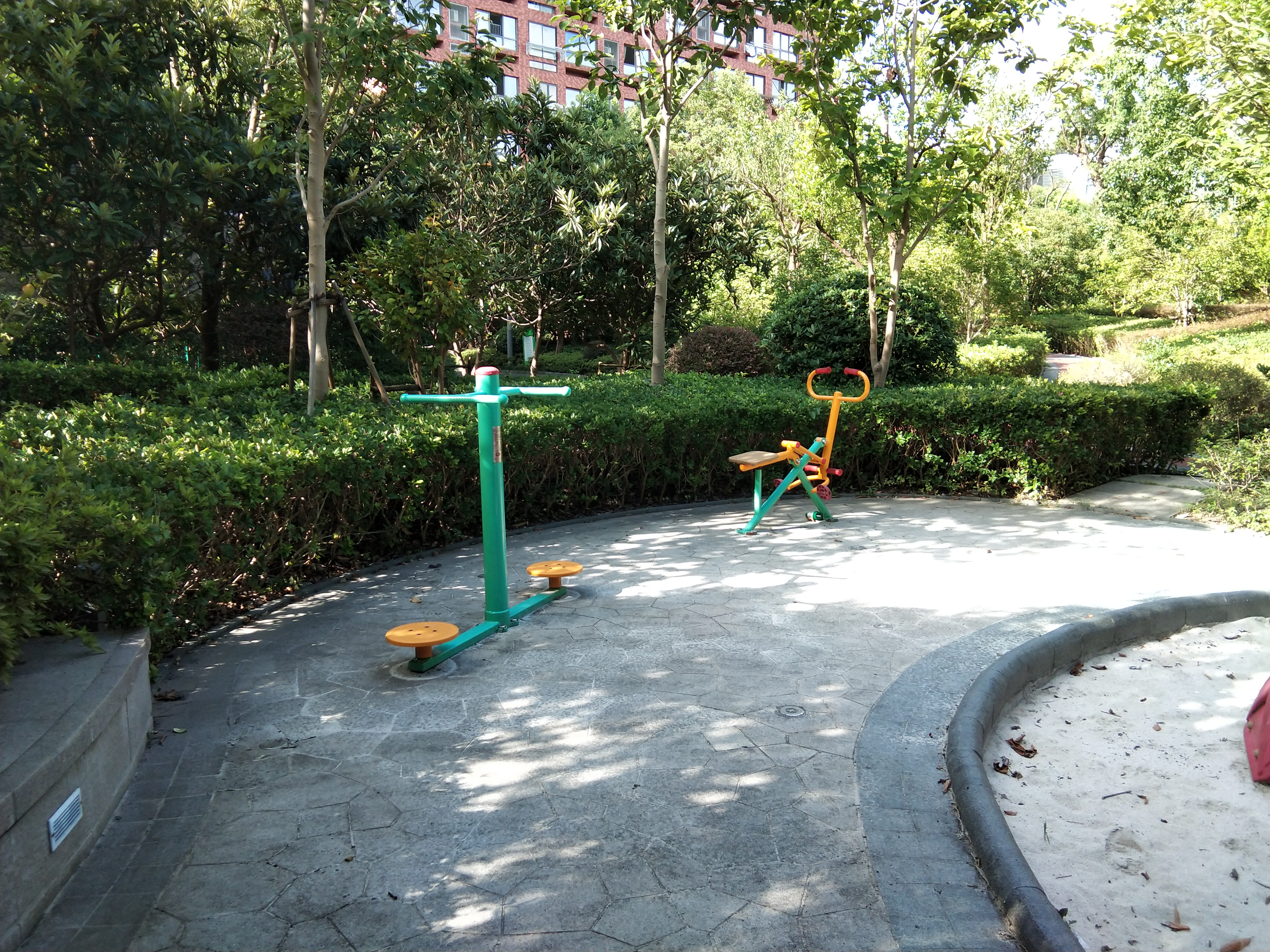 新浦江城二居F健身苑點