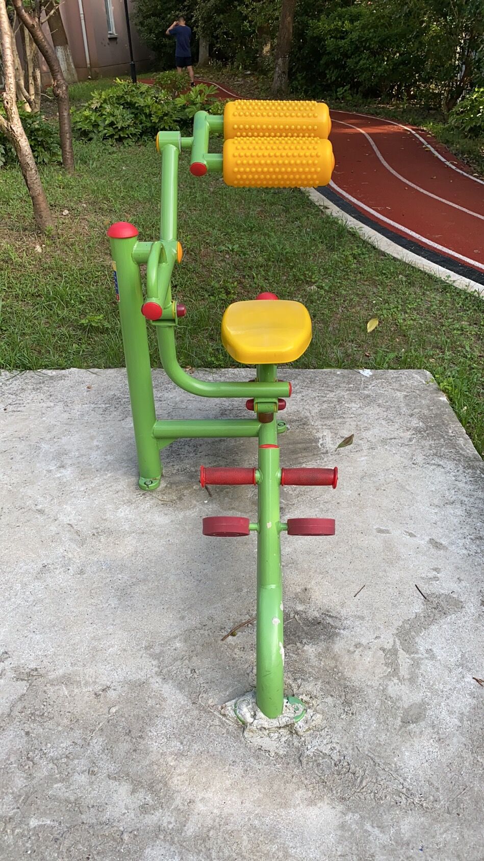 自重腹背鍛煉器